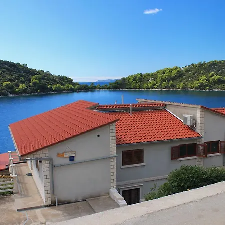 Karbuni 9308b Apartman *