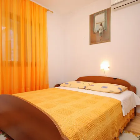 Karbuni 9308b Apartman *